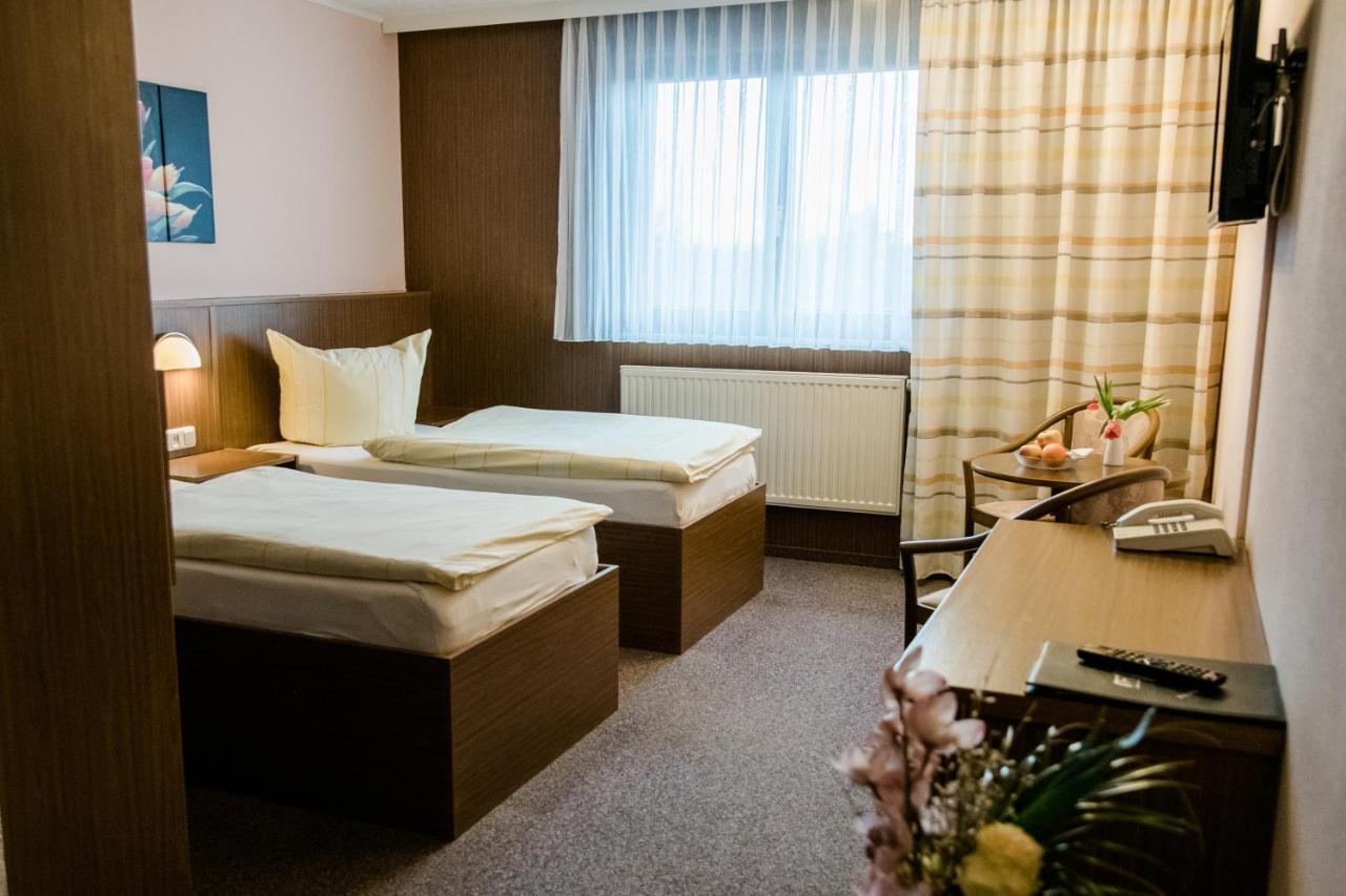 Hotel Mueller Genthin Bagian luar foto