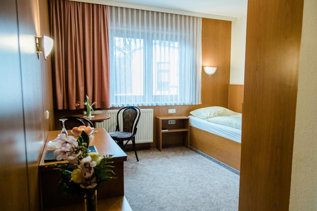 Hotel Mueller Genthin Bagian luar foto