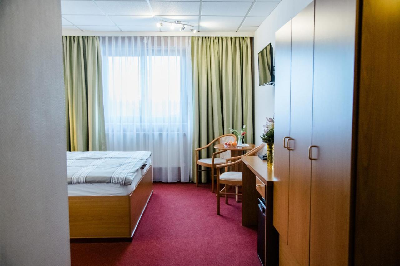 Hotel Mueller Genthin Bagian luar foto