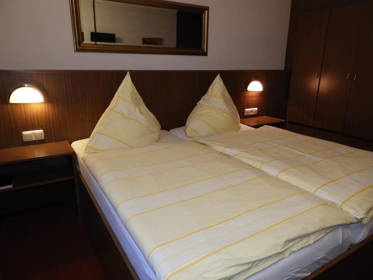 Hotel Mueller Genthin Bagian luar foto